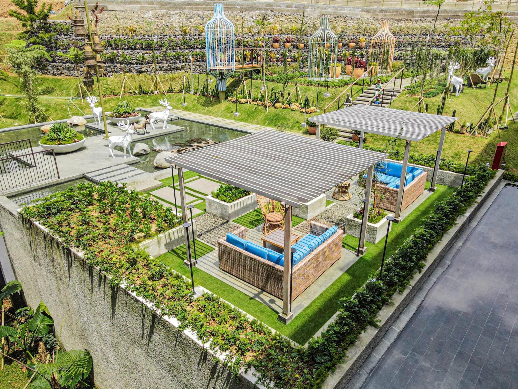 Hotel The Botanica Sanctuary Puncak Exterior foto The park