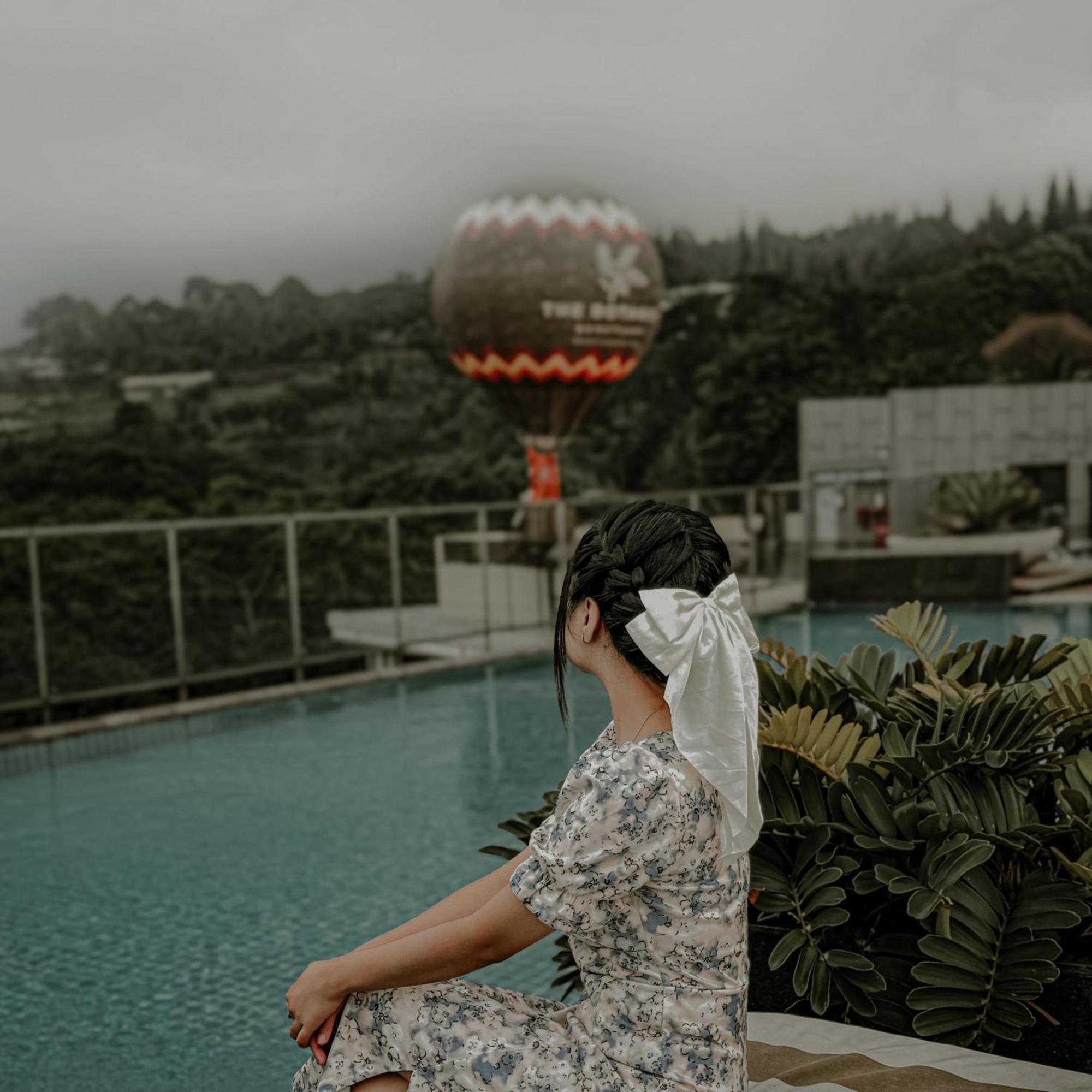 Hotel The Botanica Sanctuary Puncak Exterior foto A hot air balloon in Bali