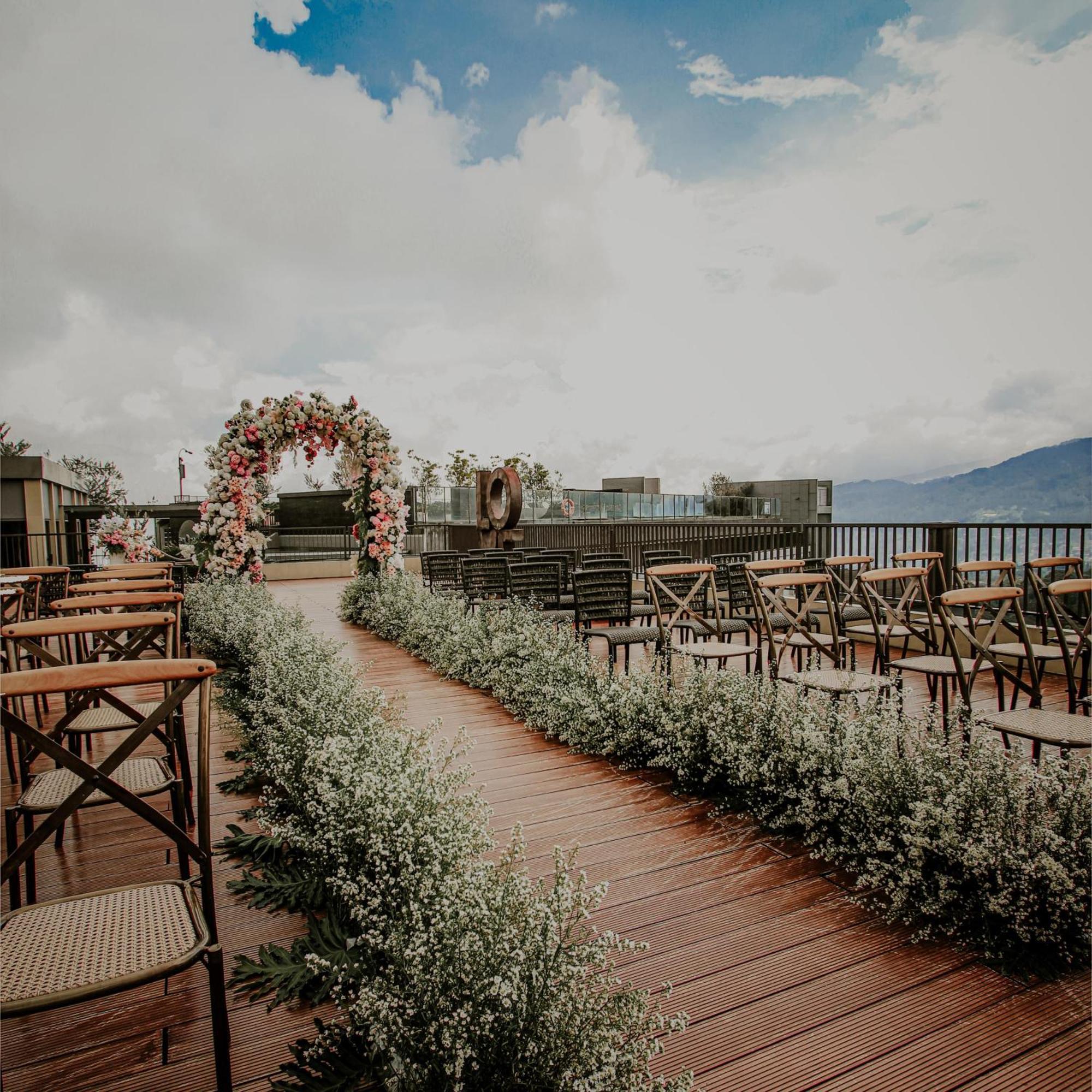 Hotel The Botanica Sanctuary Puncak Exterior foto The venue of the wedding